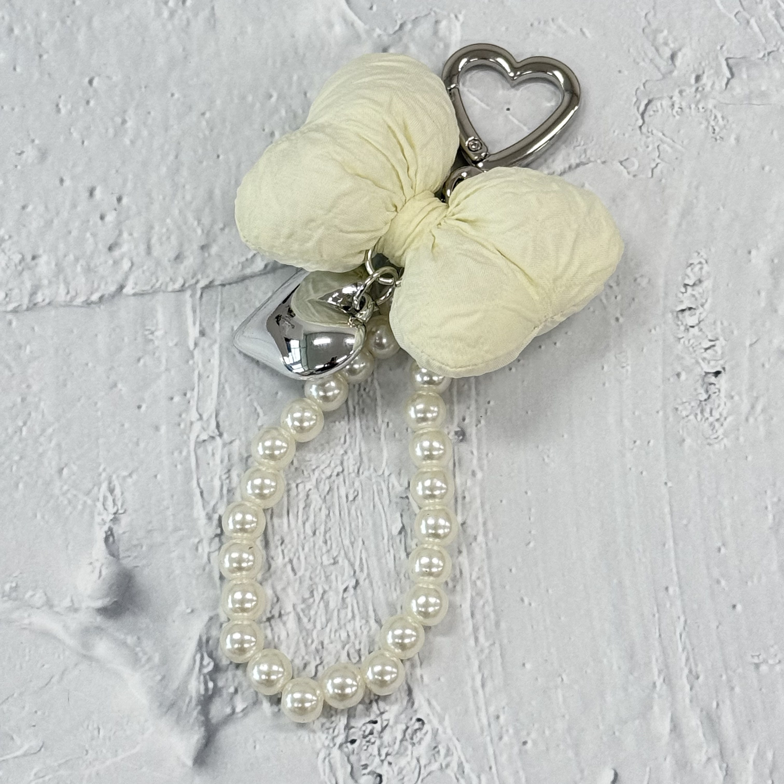 리본 하트 진주 키링 폰꾸 에어팟고리 가방 고리 열쇠고리, 1세트, 아이보리 8,900원