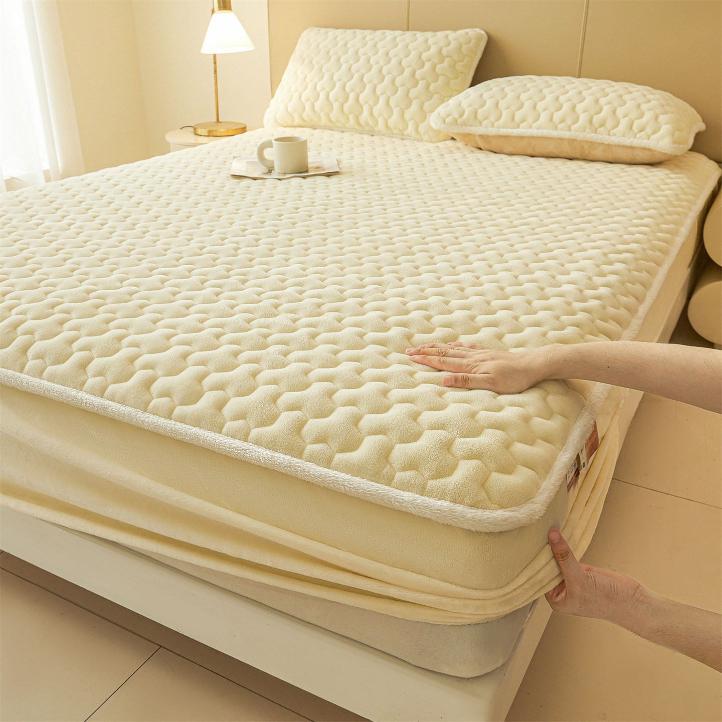 MIFAN 겨울 따뜻한 극세사 침대커버 보온 매트리스커버 18,900원