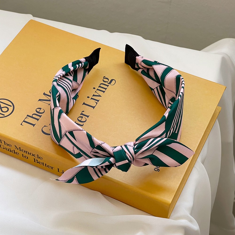 어반선데이 청량한 그린핑크 반다나 넓은 헤어밴드 여름 여자 머리띠 12,900원