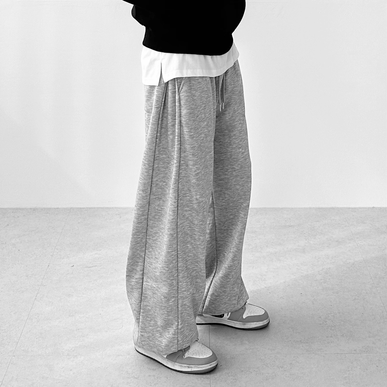 무드옴므 와이드 트레이닝 조거팬츠 벌룬 사이드 핀턱 츄리닝바지, 현재가 27,000원