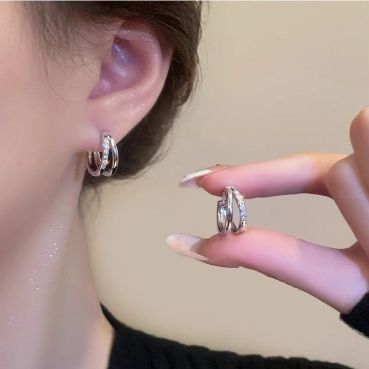 WICKM 정교한 디자인 원터치 링 귀걸이 데일리 심플하다 인기 여성 악세사리 24,800원