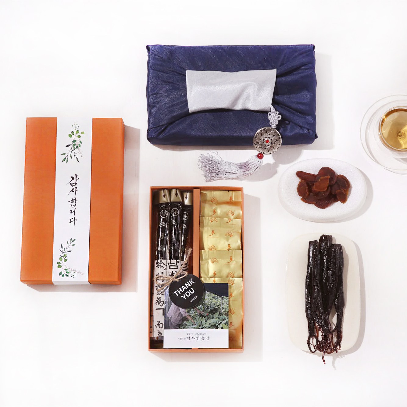 국산 고려 홍삼 정과100g+홍삼 절편100g 답례품 선물 세트 보자기(네이비+노리개)+쇼핑백, 200g, 1개 40,500원