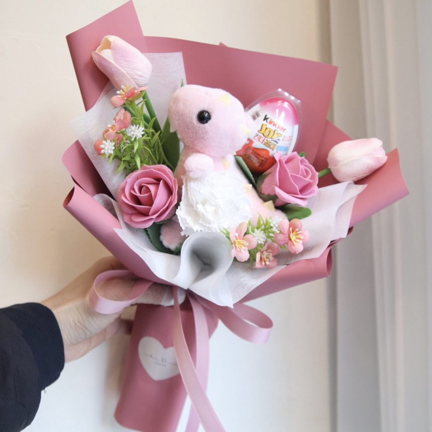 어반블루메 공룡인형꽃다발 재롱잔치 졸업식 유치원 학예회 꽃다발 킨더조이 23,900원