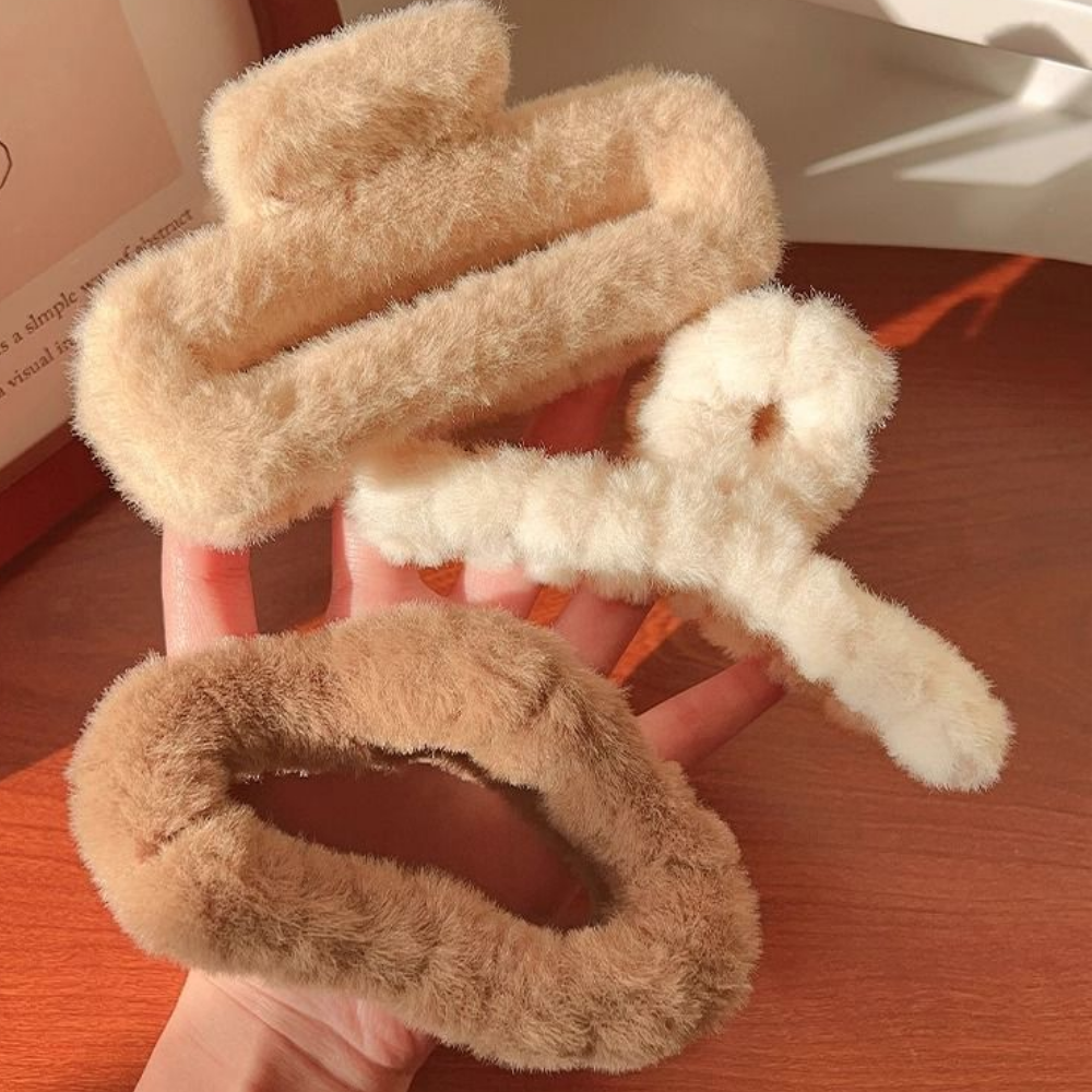 채로스 [3종세트] 포근한 겨울 퍼 빅사이즈 헤어집게핀 8,900원