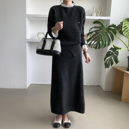 [여성 니트 투피스 세트] 레이스 포인트 라운드넥 상의 + A라인 니트 스커트 / 앞트임,뒷스트링 디자인 55,000원