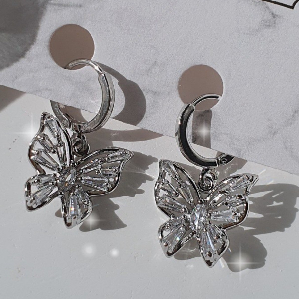 여성용 하객 데일리 큐빅 나비 원터치 귀걸이 19,500원