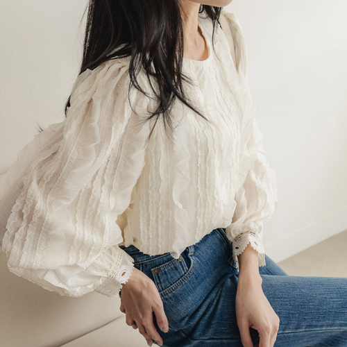 리얼제이드 봄 로맨틱 물결 프릴 레이스 블라우스 27,360원