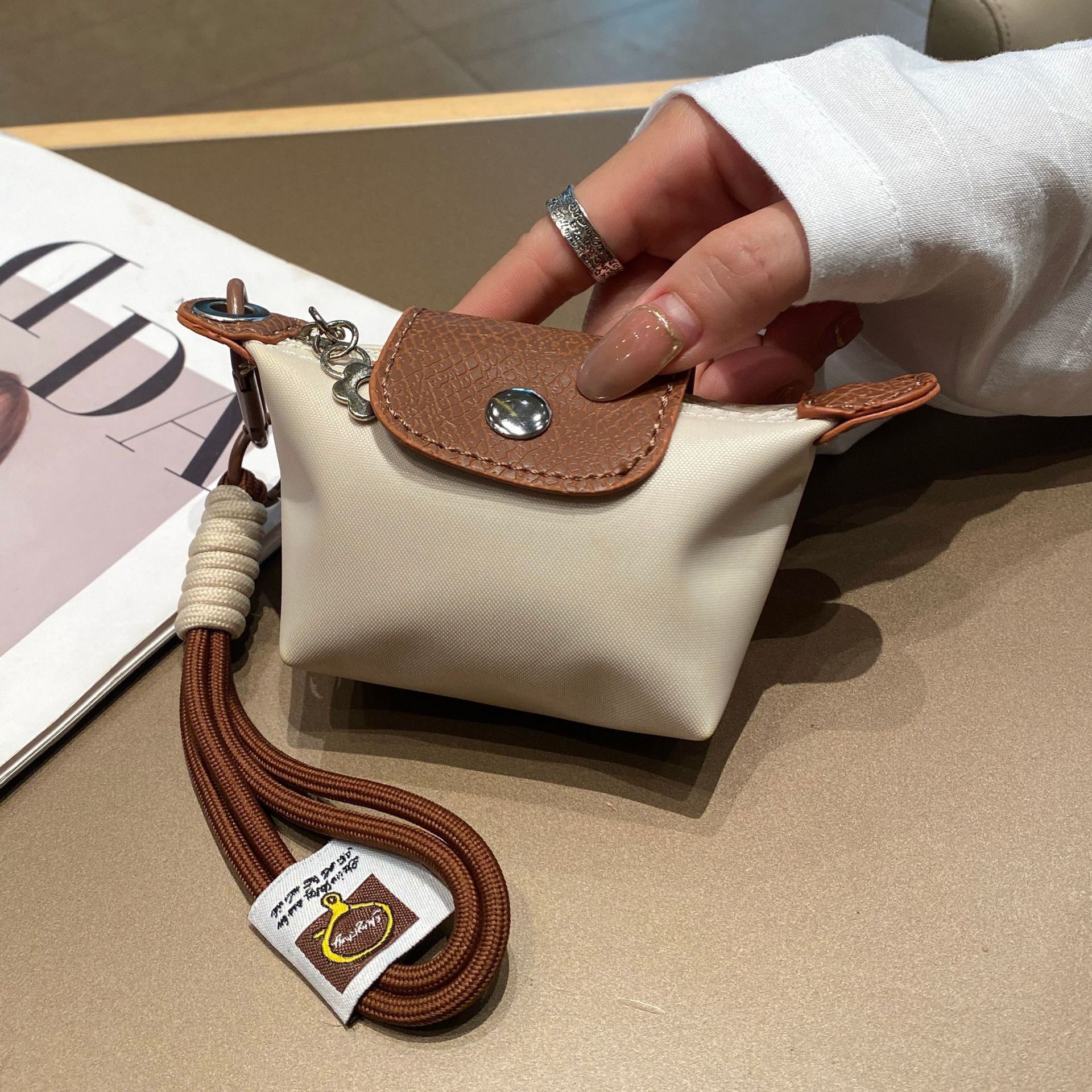 시엔케이 미니 키링 동전 카드 지갑 에어팟 파우치 백참 9,300원