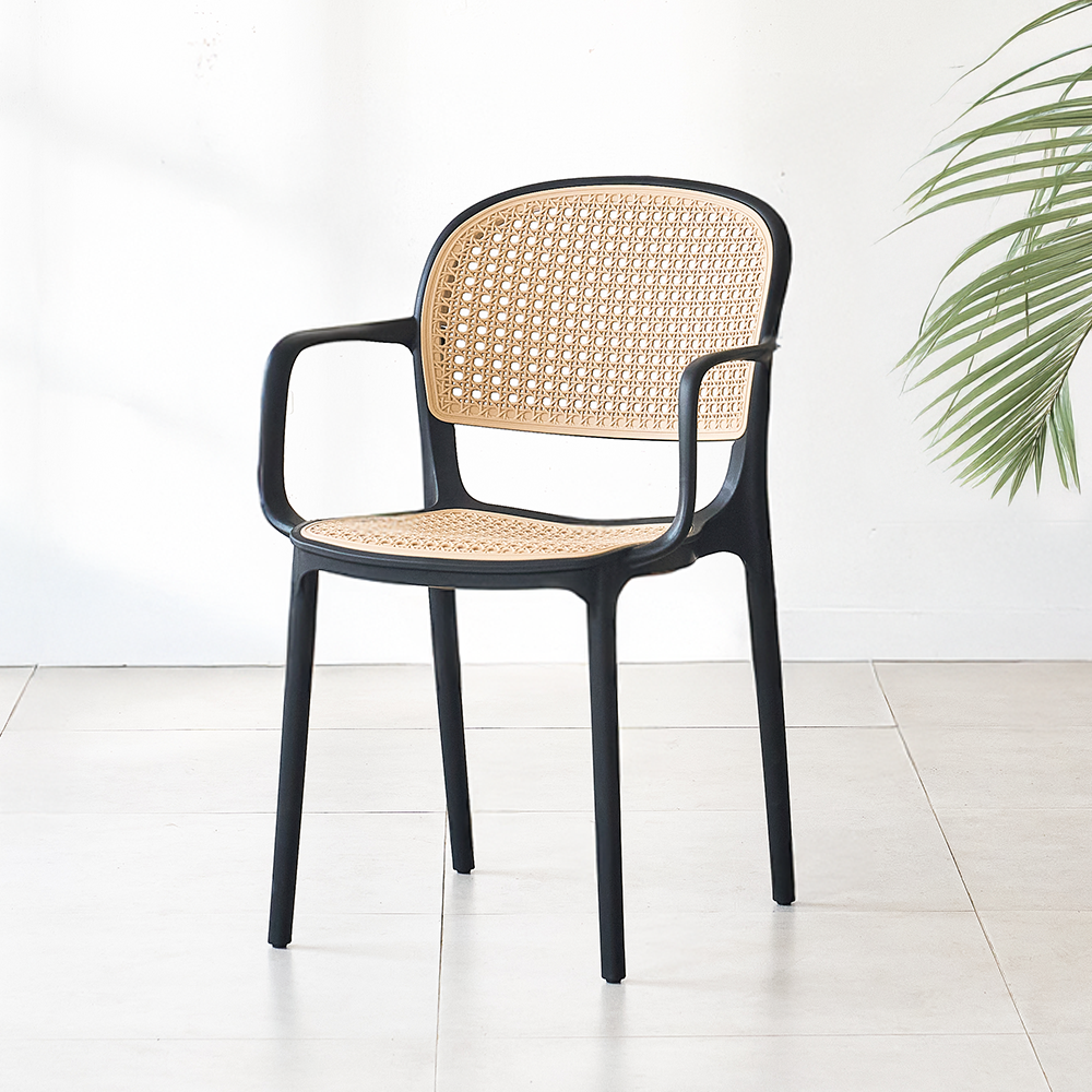 퍼니인어스 에코 라탄 암체어 팔걸이 플라스틱 야외의자 테라스체어 카페 정원의자, 2개, 블랙 64,900원