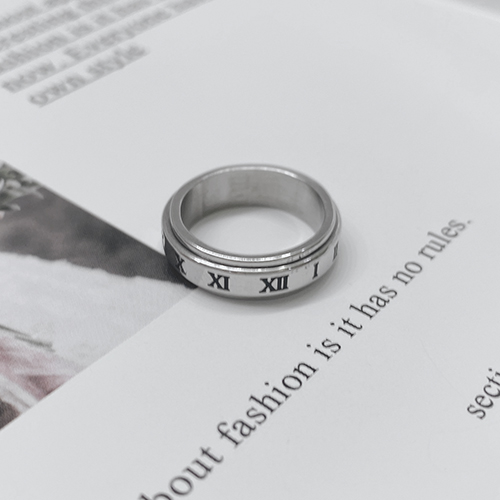 젤루나 여성용 써지컬 얇은 슬림 로마 숫자 회전 플랫 일자 반지 L타입 7,900원