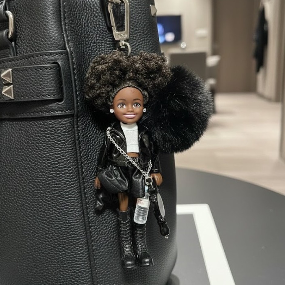 (핑크팝) USA 마텔 정품 바비 남자친구 켄 키링 참,옷 모두 포함 풀 구성 babie little chelsea ken 백꾸 백참 빽꾸템 폰꾸템 정품 바비 인형 켄인형 바비 남 104,540원