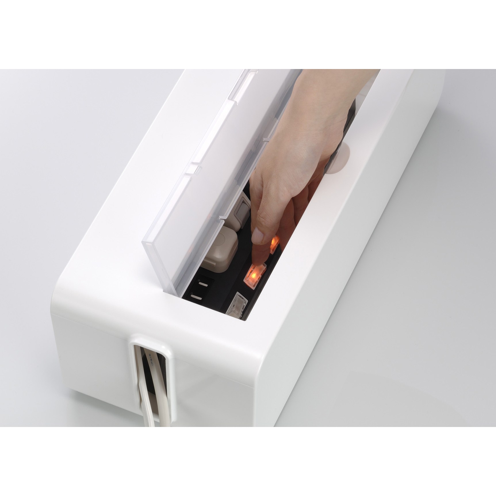 일본 이노마타 무타공 멀티탭정리함 책상 선반 트레이 콘센트 전선정리 멀티탭거치대 케이블정리함 9,700원