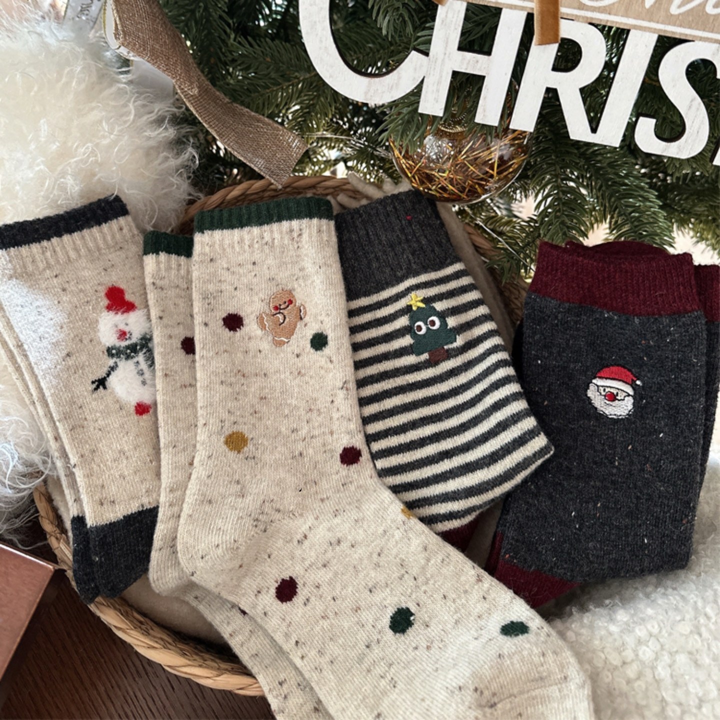 Banjiwu 여성 울 귀여운 크리스마스 겨울 양말 도톰한 보온 크리스마스 선물 선물 수면 양말 패션 장목 양말 중목 양말 순면 양말 4족 세트, 현재가 9,990원
