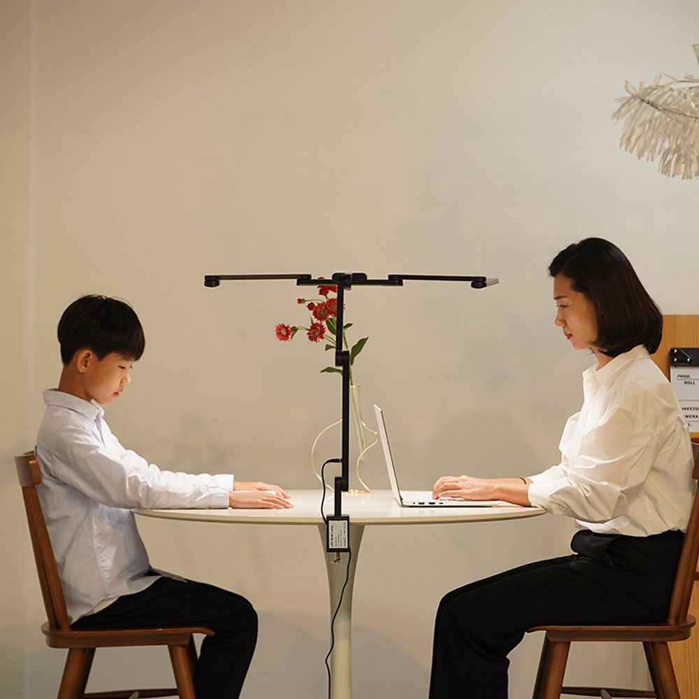 룩스베러 STDL02 스탠드 삼성 시력보호 와이드 책상스탠드 공부등 독서등 조명 142,000원