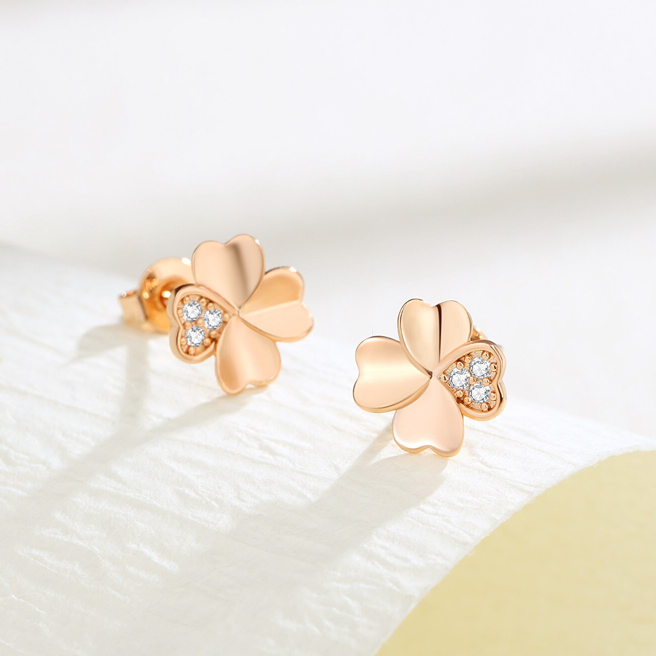 18k 귀걸이 여성용 명품 행운의 네잎클로버 데일리 심플 금귀걸이 여자친구 생일 선물 SYCED-024 237,000원