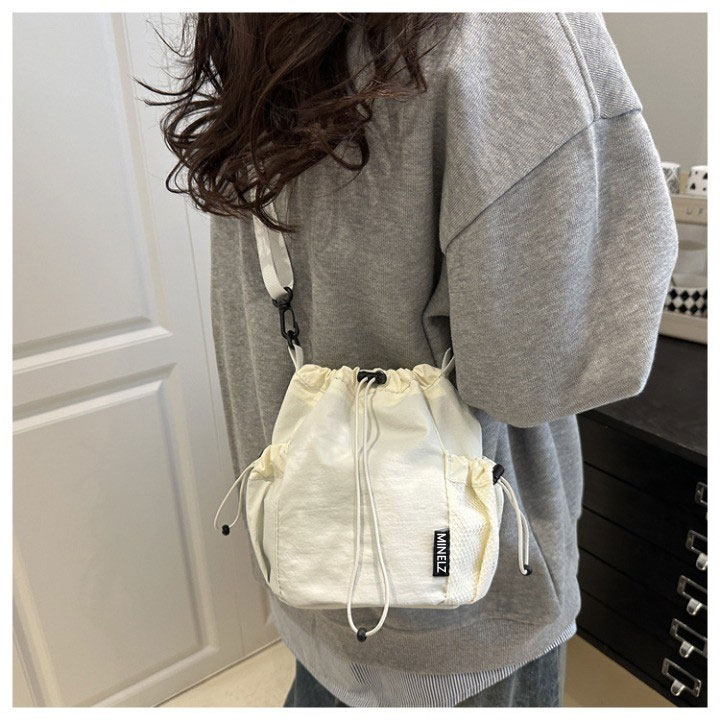 스카이미너리즈 가볍고 실용적인 데일리 미니 크로스백 9,900원