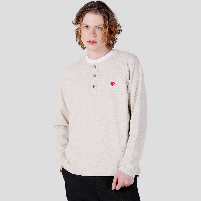 [커스텀어스] 남자 뉴하트자수 헨리넥 라그랑 긴팔 티셔츠 CXS25FKRT921 BEI 62,100원