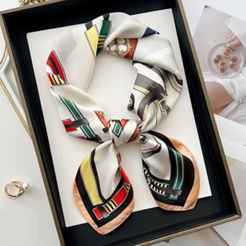 봄가을 고급실크스카프 70*70/머플러 여행용품 모도리/사각실크스카프 1,800원