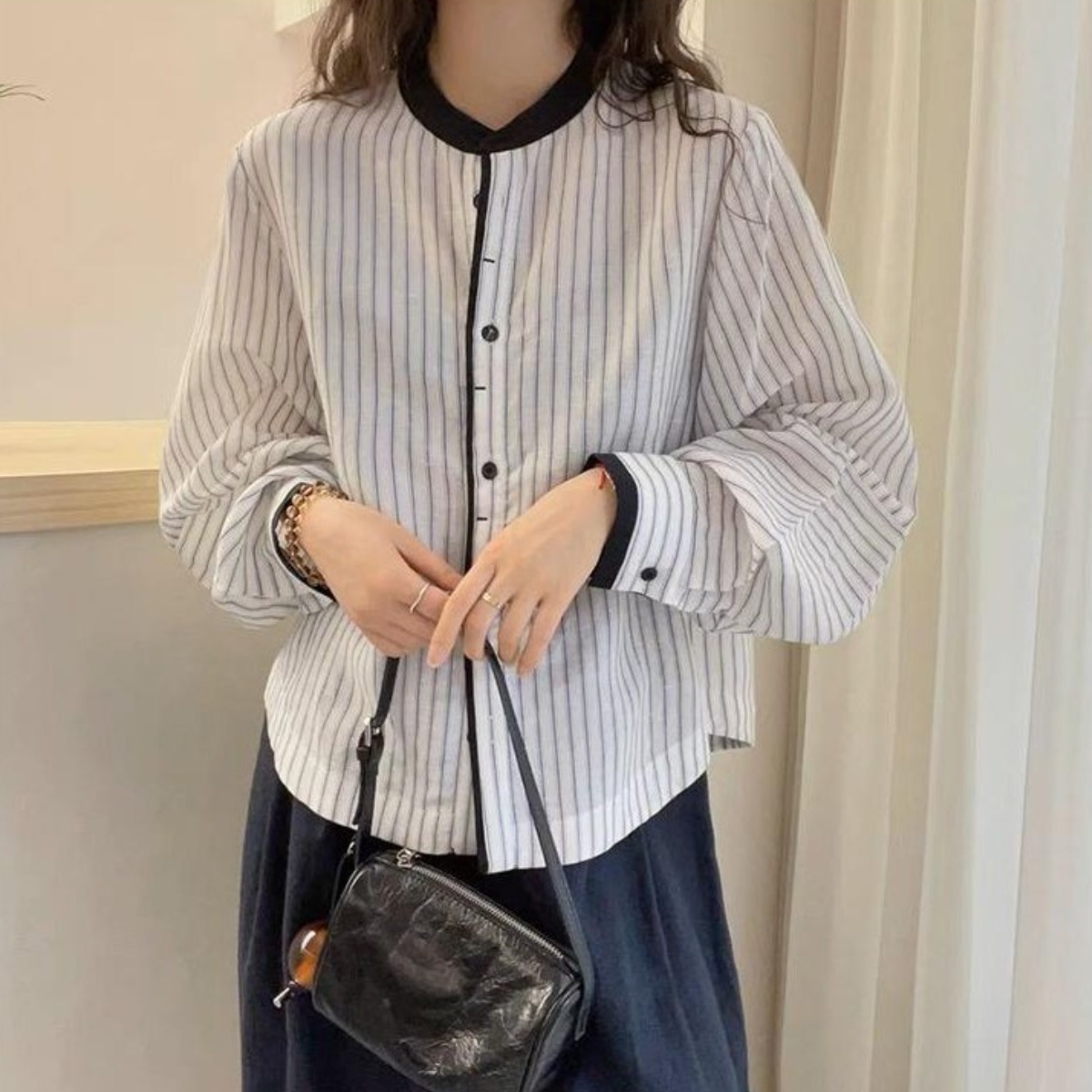 LUMORA 여성용 세로 스트라이프 라운드 넥 롱슬리브 캐주얼 셔츠 DL5323 45,000원