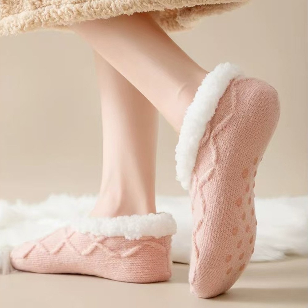 몽글몽글 솜뭉치 양털니트 보온양말 14,900원