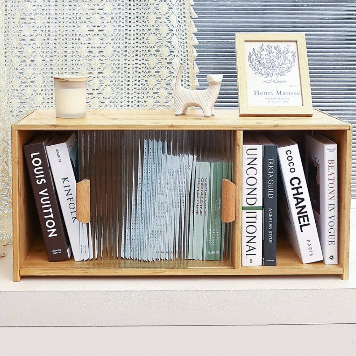 엠컴퍼니 책상위 책장 간이 수납장 책상 나무 책꽂이 사무용 정리함 우드 원목 미니 전면 책 수납함 선반 정리 브라운 인테리어 책상용 (슬라이드 도어) [tmdnpf-857s416] 49,800원