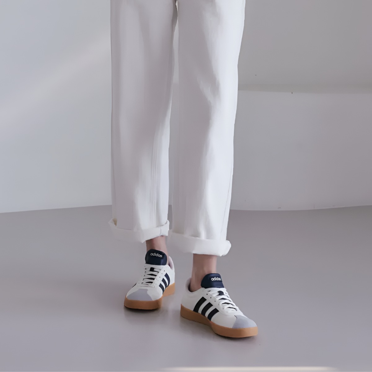 아디다스 VL 코트 베이스 남녀공용 발편한 데일리 스웨이드 스니커즈 단화 학생 운동화 아치깔창 추가구성 61,900원