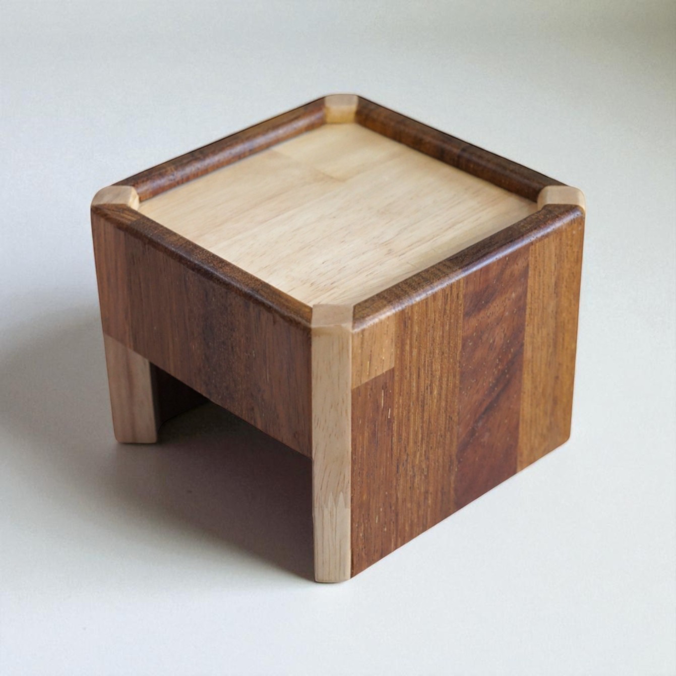 [S] 강아지 고양이 반려동물 원목 식탁 밥그릇 물그릇 간식 식기 소우드 클래식, 멀바우, 1개 47,900원