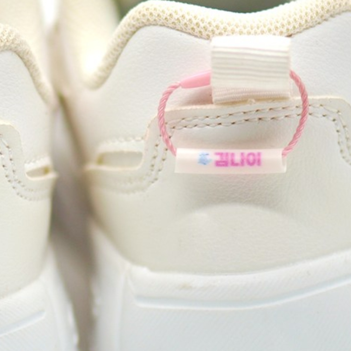 씨앤티 컬러양면 말랑네임택 튜브이름표 고리네임택 가방네임 걸이신발네임택 방수네임택 1SET 11개 3,800원