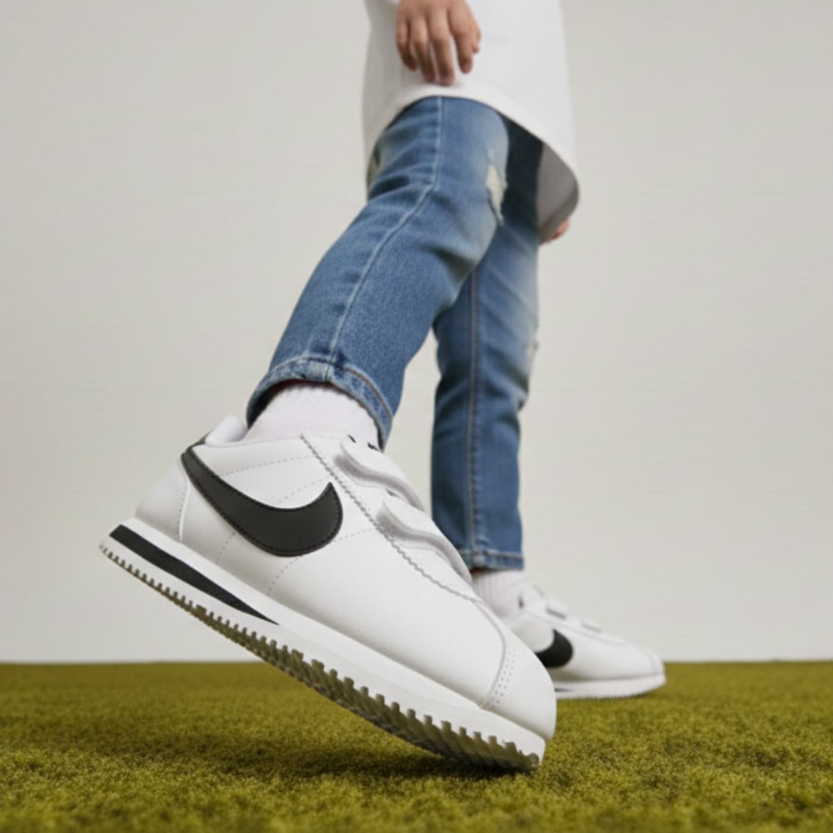 나이키 초등학생 운동화 코르테즈 벨크로 흰검 주니어 키즈 정품 찍찍이 패션화 신발클리너 59,900원