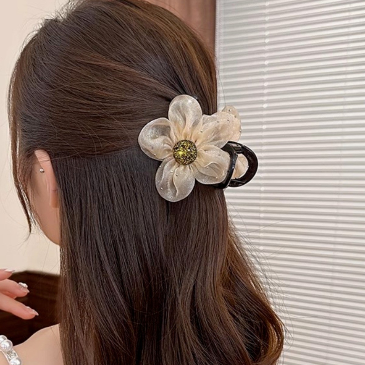 SUNSHINE 반짝이 플라워 올림머리 헤어 집게핀 9,900원