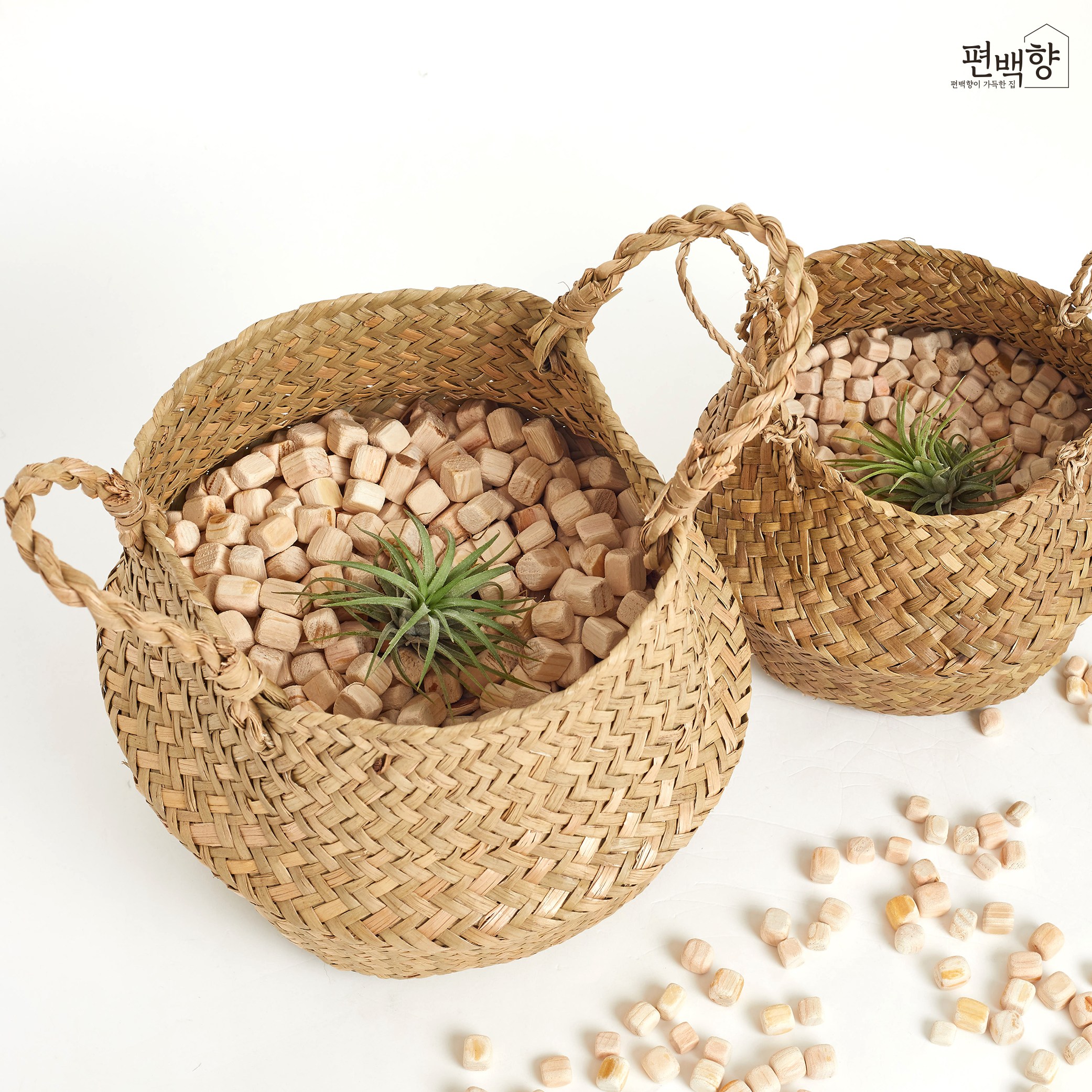 편백향 라탄바구니 편백나무 큐브칩 이오난사 인테리어 화분 커버 바스켓 - 중, 1개 30,000원