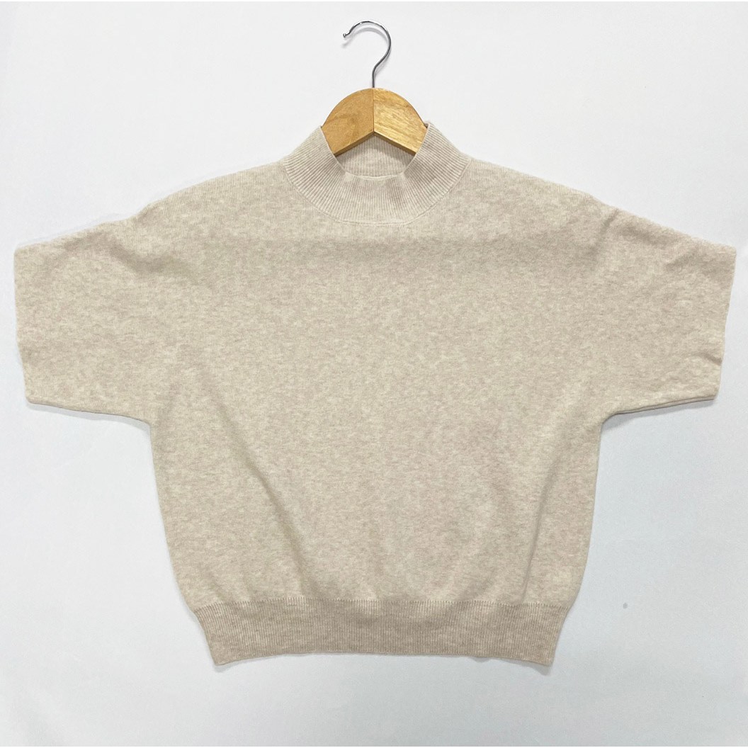 봄 신상니트 촉감이 부드럽고 신축성이 있어 입기 편한 돌만 반팔 니트 17,000원