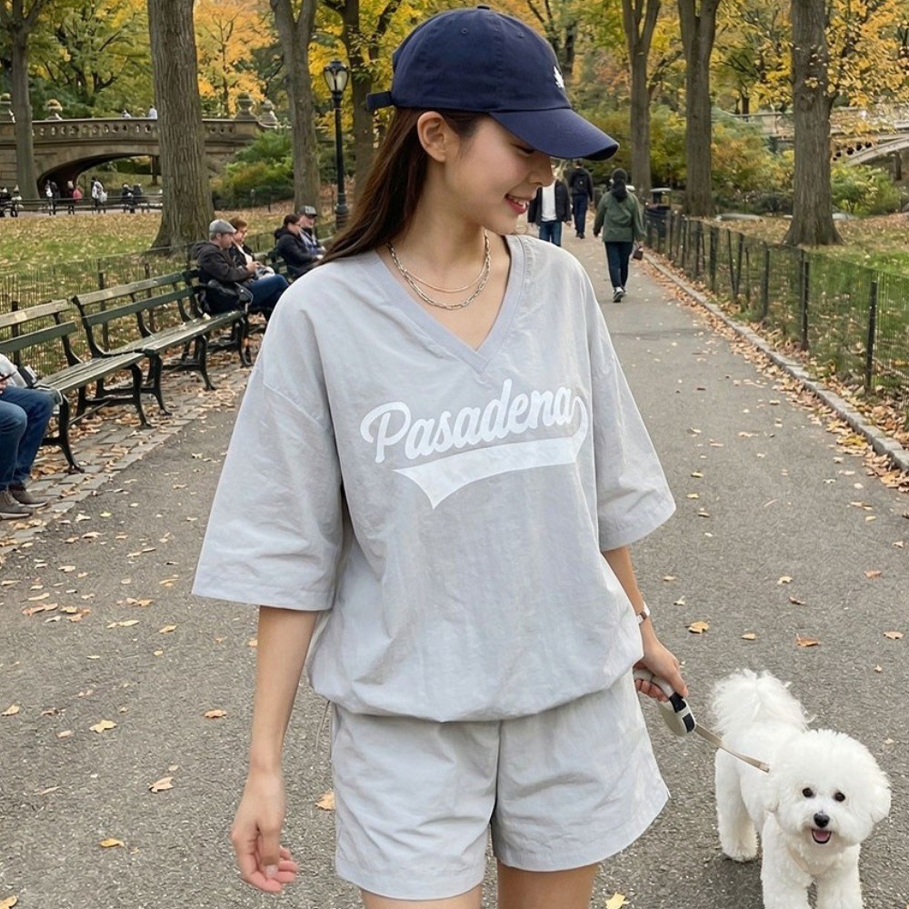 상상그이상 여성용 국내제작 파사디V반팔SET 여름 루즈핏 반소매 브이넥 티셔츠 허리밴딩 고무줄바지 반바지 숏팬츠 세트 투피스 트레이닝세트 오버핏 나일론반팔 아노락반팔 밑단스트링 52,800원