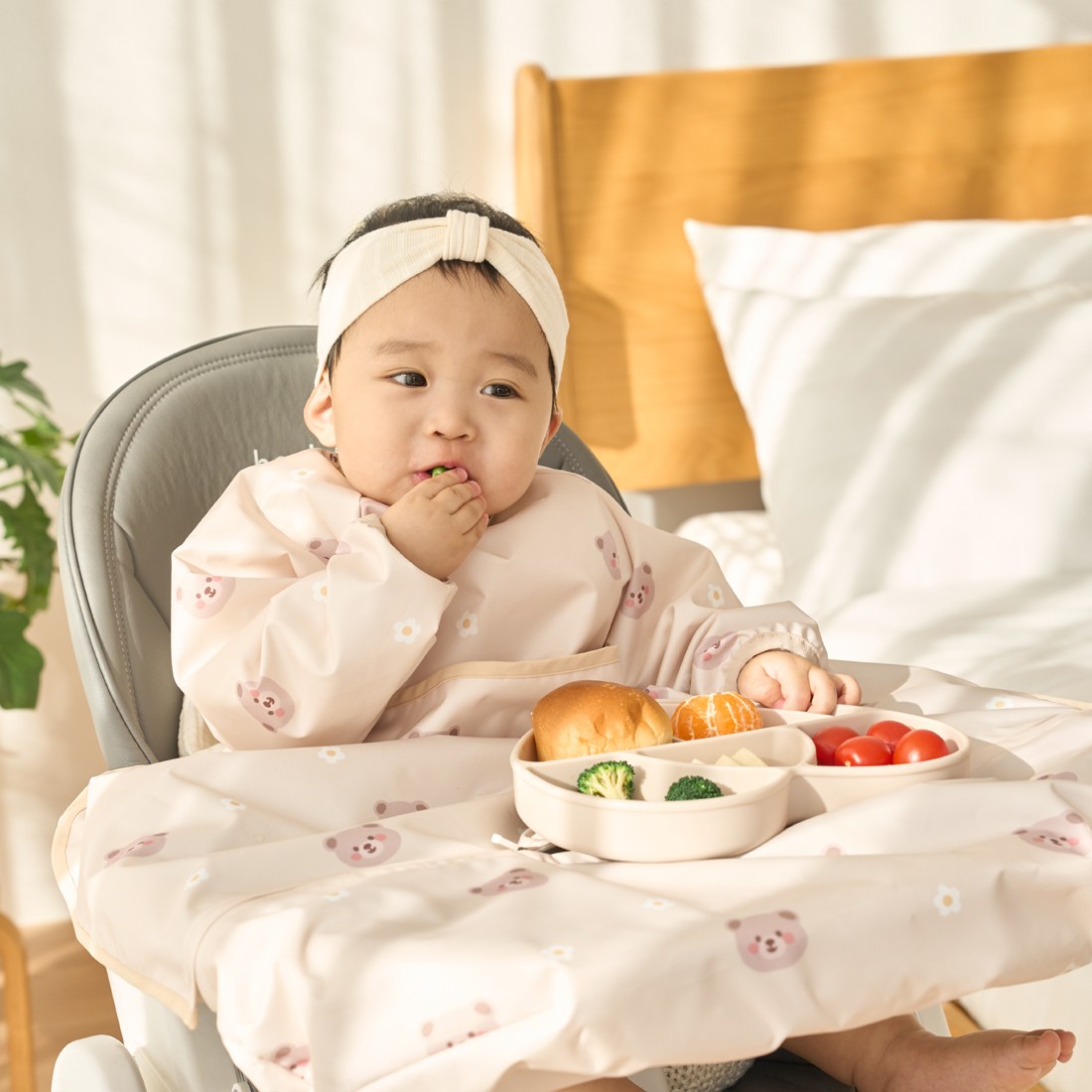 자기주도 이유식 턱받이 세트 신생아 아기 방수 앞치마 가운 침받이, 1개, 1개입, 꽃밭에 간 곰_나시형 + 긴팔형 세트 40,990원