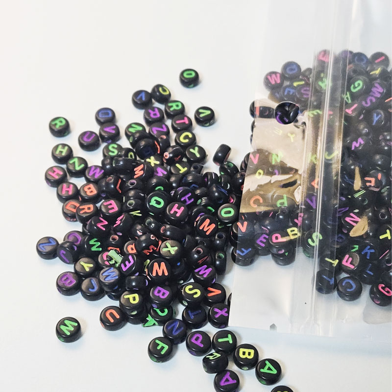 리빙릿 DIY 알파벳 이니셜 비즈 1000개 세트 라운드형 공예재료 10,900원