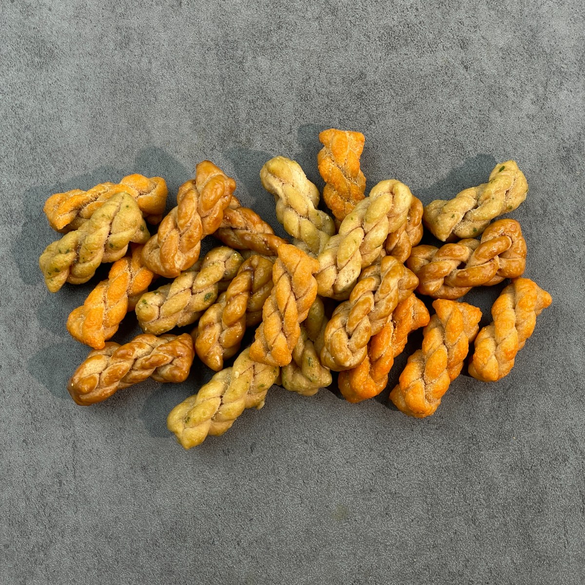 3종 혼합 오리지널+어니언+치즈맛 한입쏙 미니미니 꽈배기 과자 탕비실 사무실간식 선물, 1개, 600g 9,540원