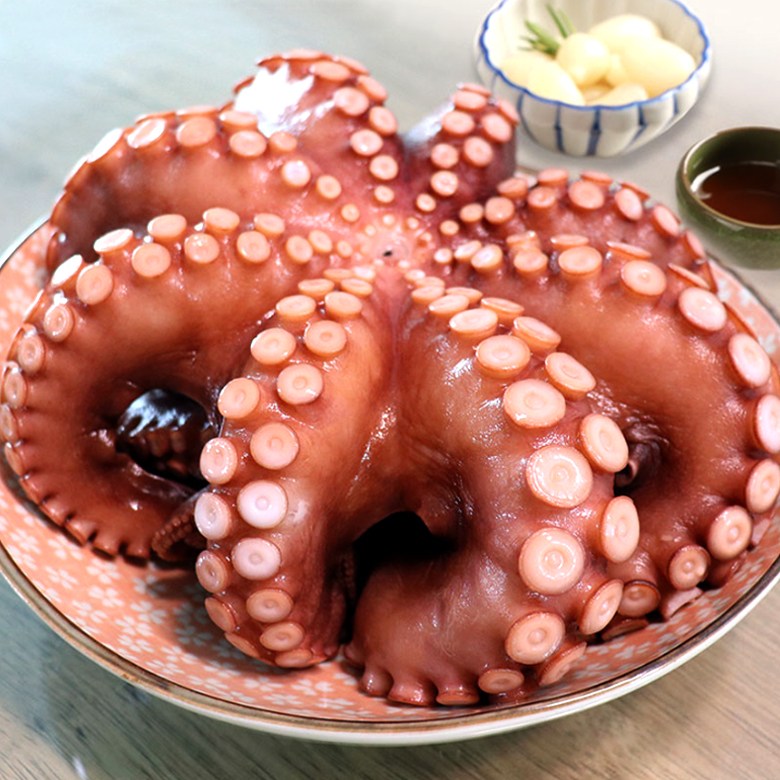 국산 자숙문어 제수용 선물용 숙회 데친 삶은 냉동 문어, 1개, 1.2kg 83,500원