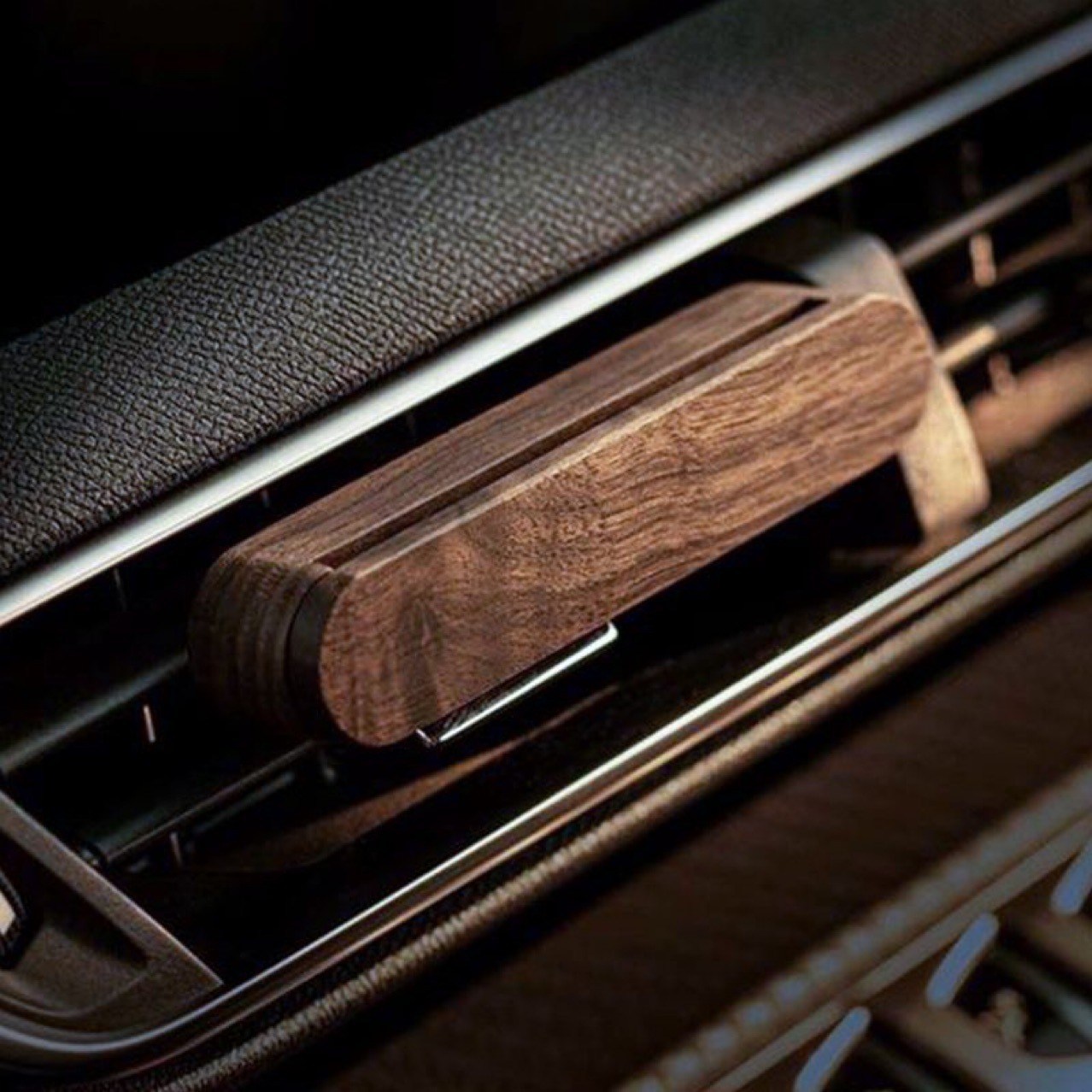 차량용 방향제 송풍구형 차량용 디퓨저+리필 4P 34,900원