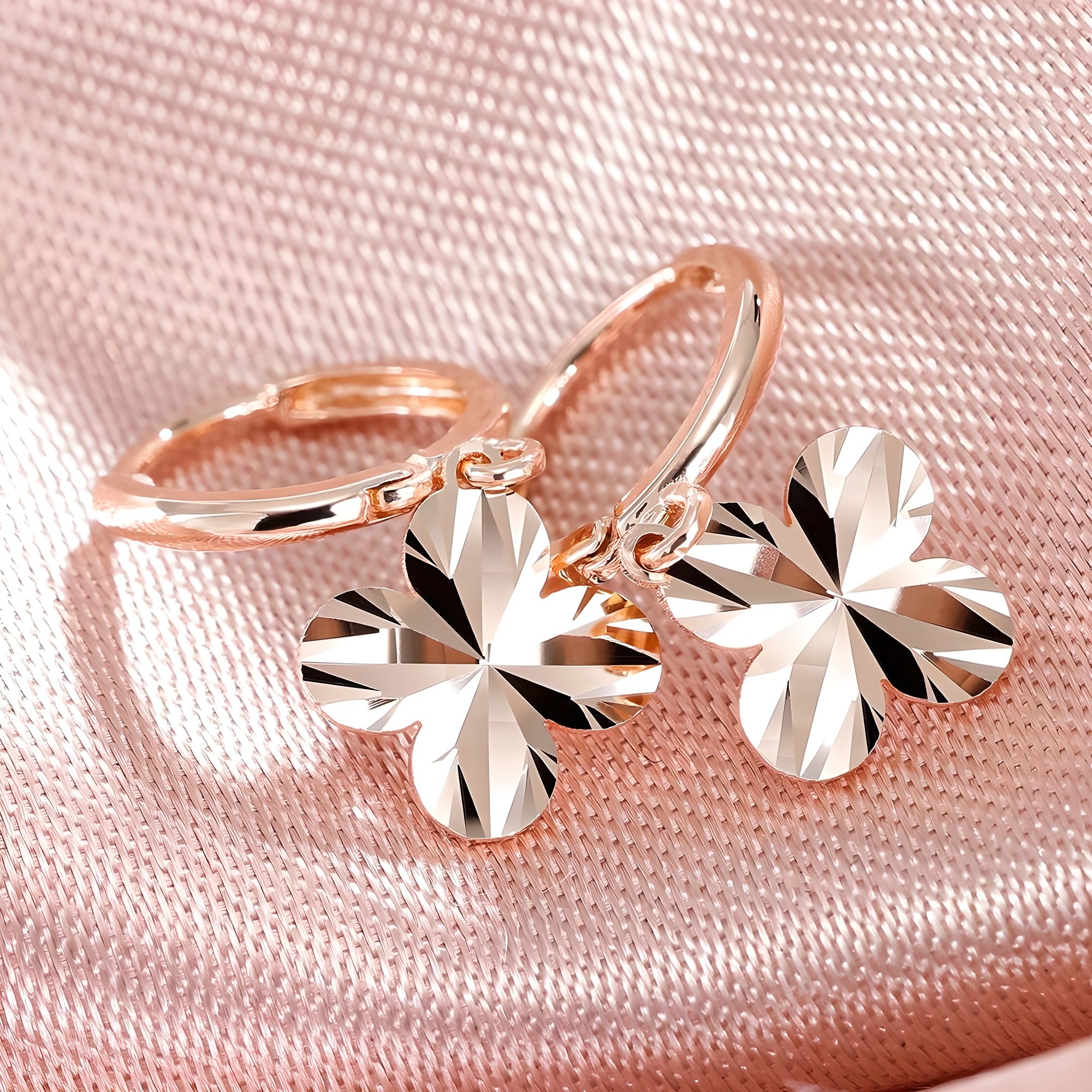 준쥬얼리 14K 스타컷팅 심플 클로버 귀걸이 382,290원