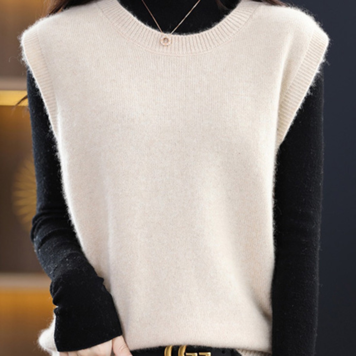 제이앤씨 마레 라운드넥 니트 조끼 슬리브리스 28,800원