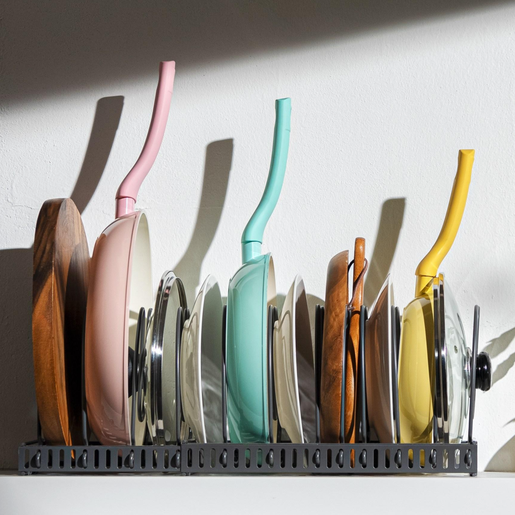 모리홈 확장형 12단 후라이팬 정리대 / 6단 냄비뚜껑 정리대, 스크래치 방지 실리콘 패드 포함, 다크 그레이 12,900원