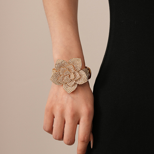 골드 큐빅 플라워 포인트 화려한 여성 패션 팔찌 J2429 13,600원