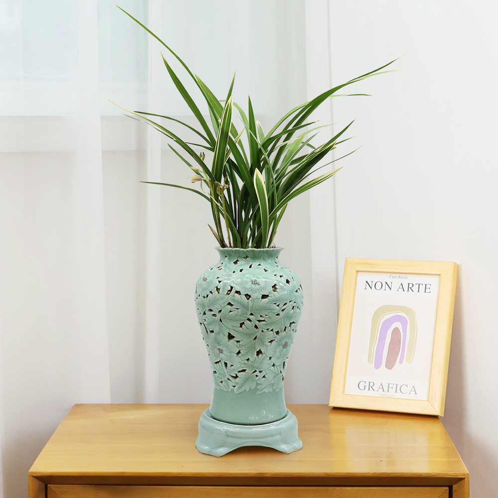 에코플라워 동양란 (이천작품 회청자 투각목단분 매병(대)) 수도권배송 사진전송 승진 영전 인사이동 진급 취임 개업 당일배송 g-0142, 1개 430,000원