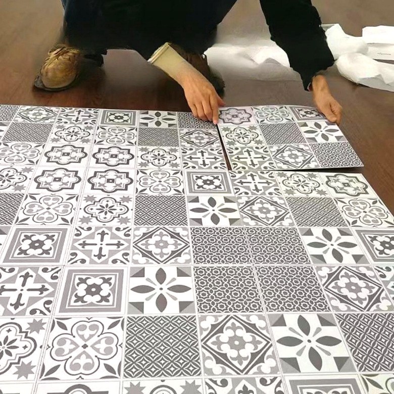 샤인홈리빙 접착식 데코타일 현관 주방 세탁실 바닥 간편 셀프 인테리어 스티커 타일, 1개, #11 클래식 플로럴20p 55,190원