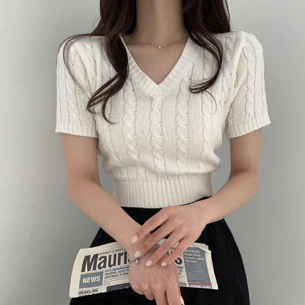 [레티고] 브이넥 크롭 꽈배기 반팔 니트 14,400원