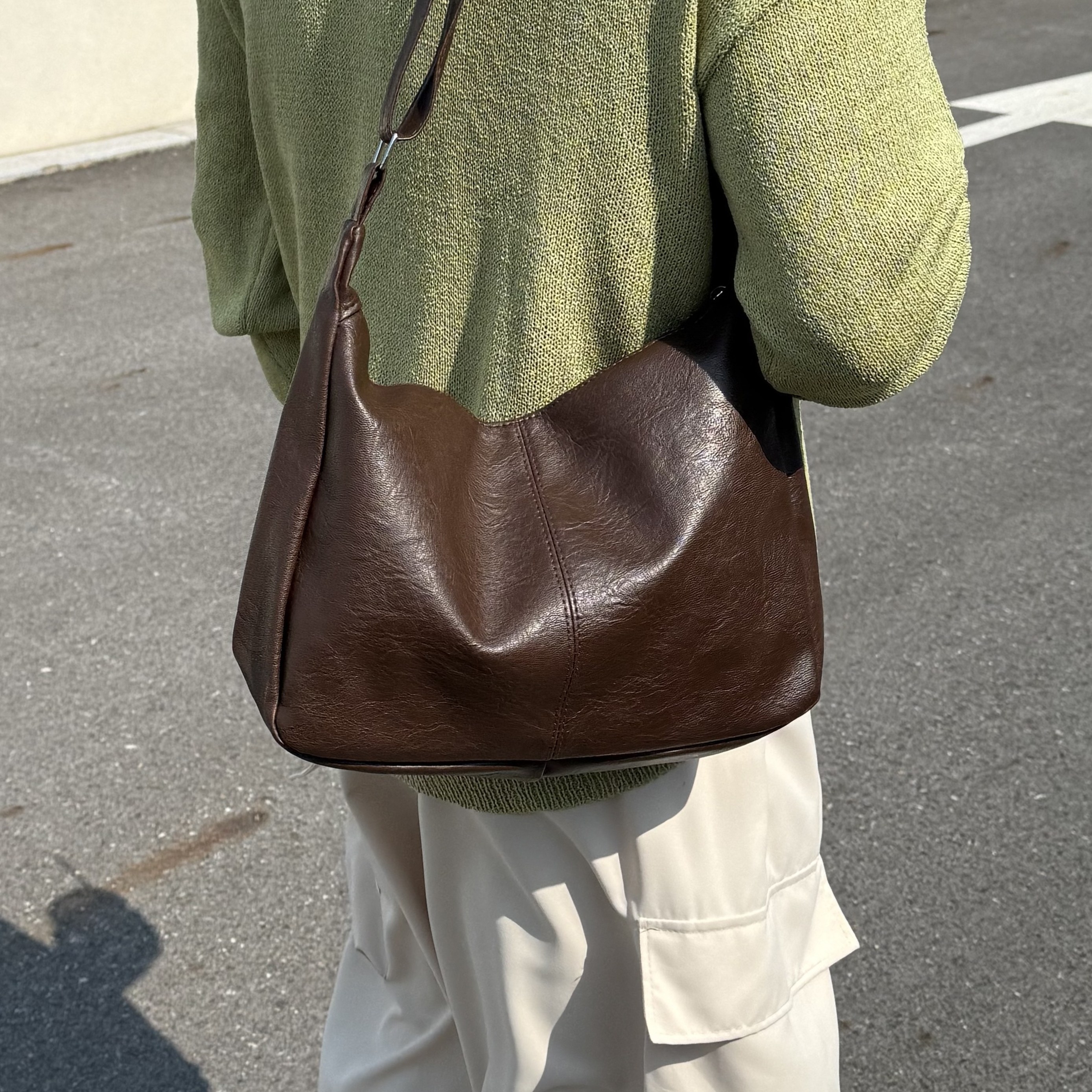 미니 레더 크로스백 남녀공용 가죽 숄더백 사코슈 메신저백 데일리 옆으로매는 가방 (2color) 19,900원