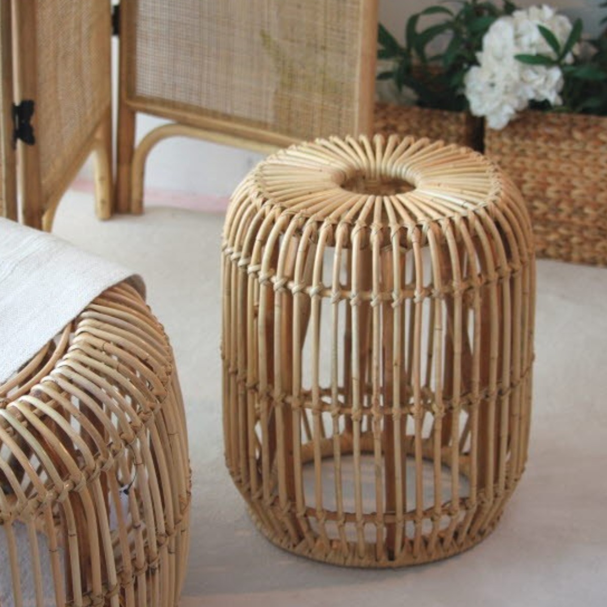 라탄 카페 원형 원목 스툴, 내츄럴, 1개, 스툴/화장대의자 49,430원