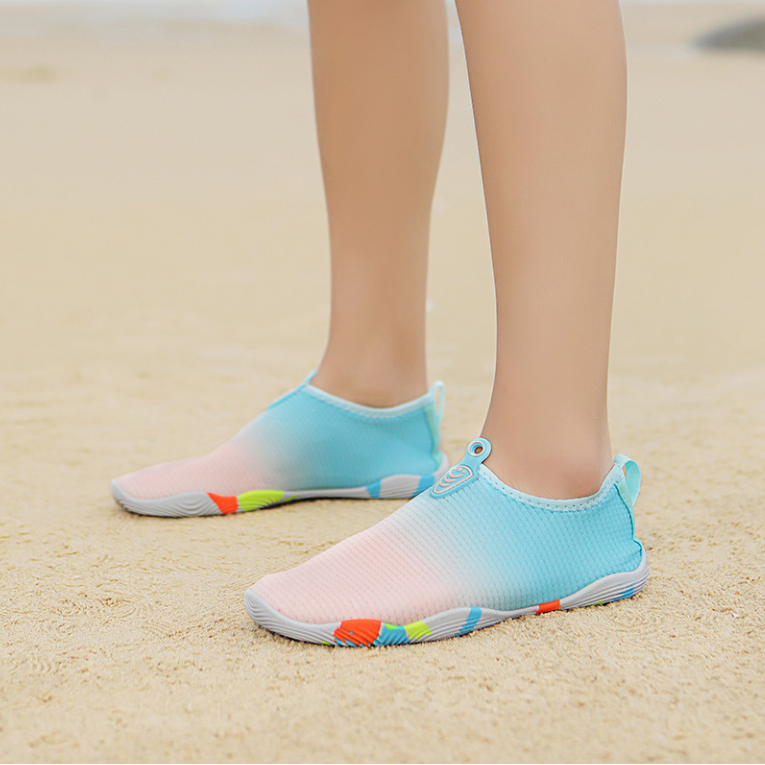 우아한클릭 그라데이션 커플 아쿠아슈즈 워터파크 물놀이 신발 11,800원