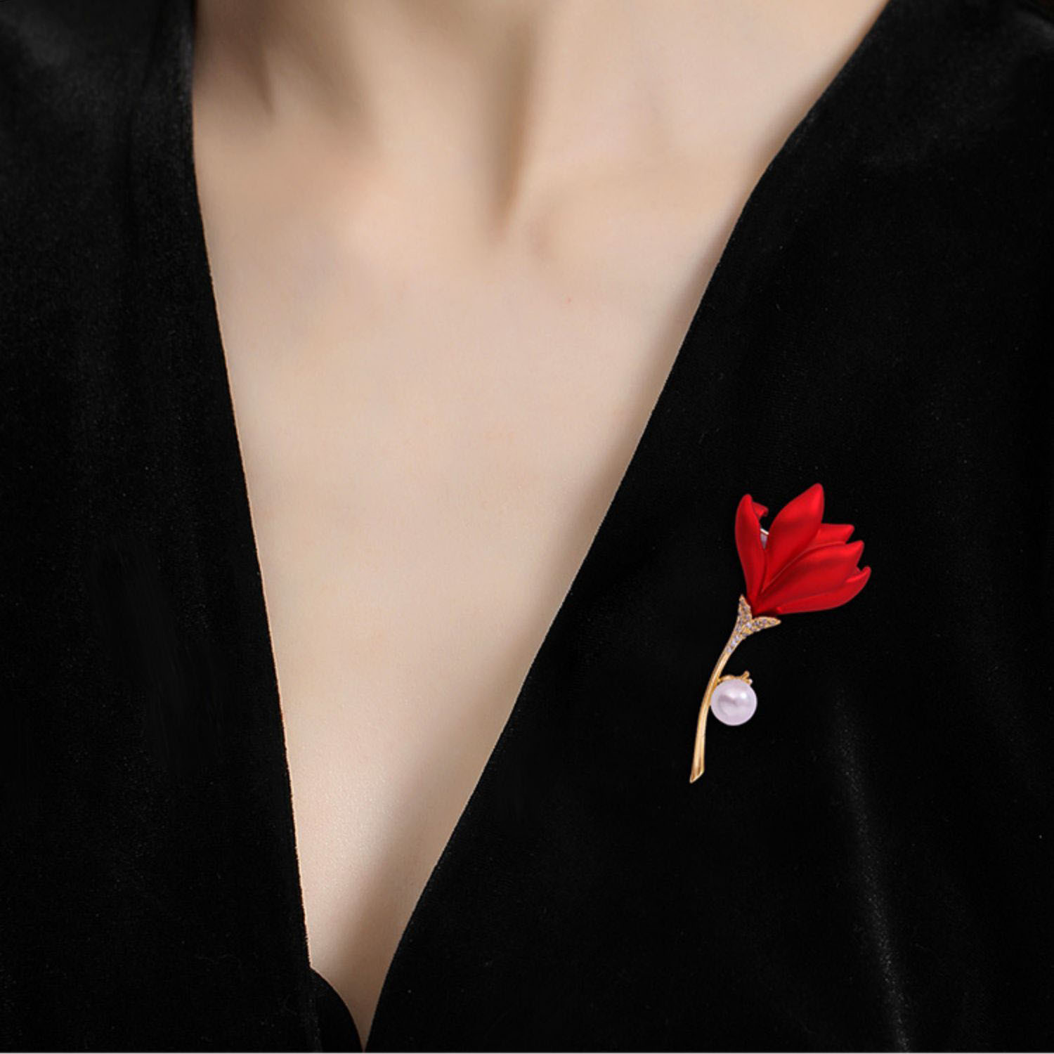 비아워게스트 진주 포인트 카네이션 브로치 8,900원