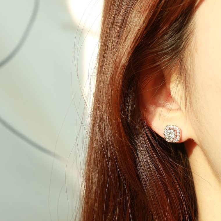 샌프란제이 실버925 은침 프리미엄 큐빅 다이아몬드 볼륨 스퀘어 귀걸이 25,500원